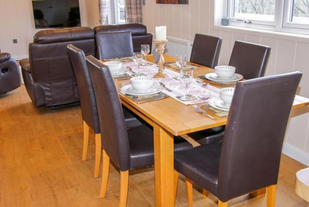Fabulous Detached Lodge With Hot Tub Two Nights Minimum Stay Бриджнорс Экстерьер фото