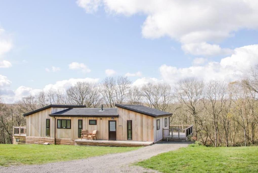 Fabulous Detached Lodge With Hot Tub Two Nights Minimum Stay Бриджнорс Экстерьер фото
